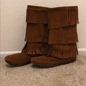 Minnetonka mid rise boots